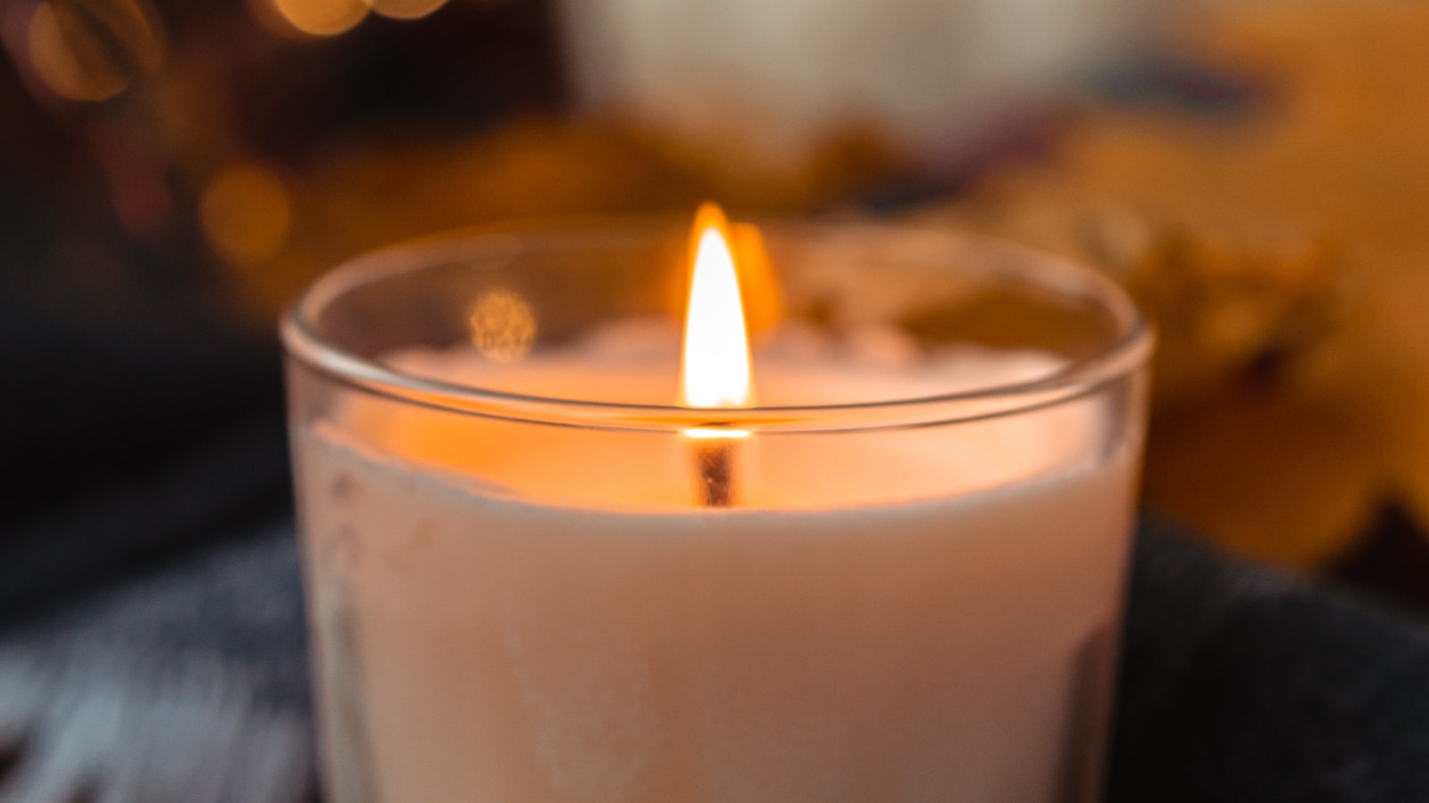 Candle Wick Selection: Cotton, Wood & Self-Trimming Options