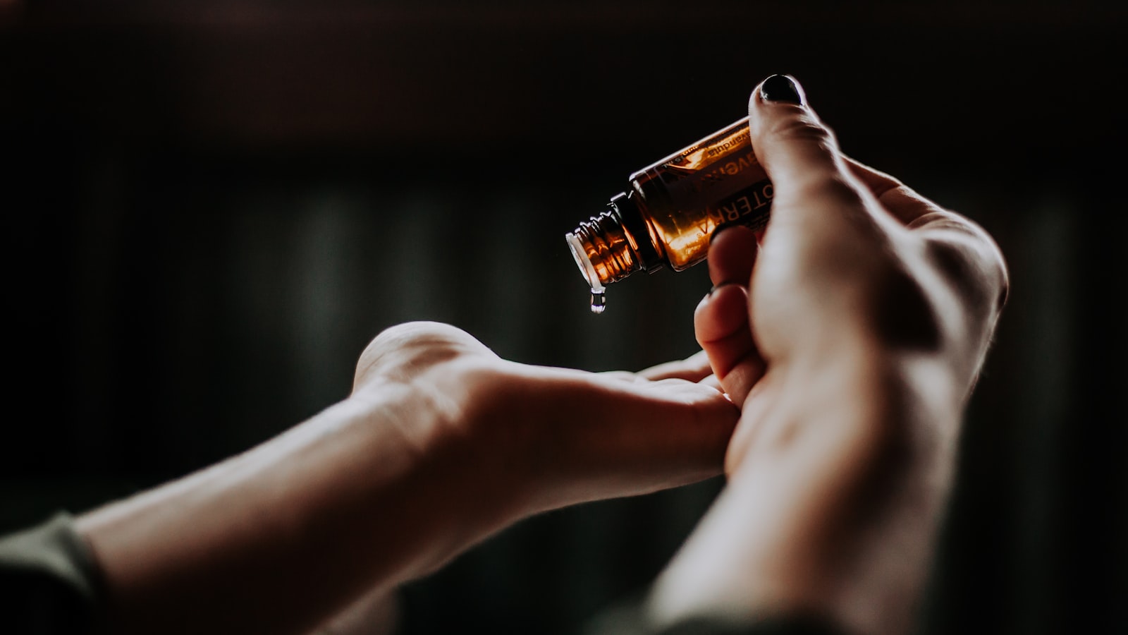 The Complete Essential Oil Buying Guide for Importers