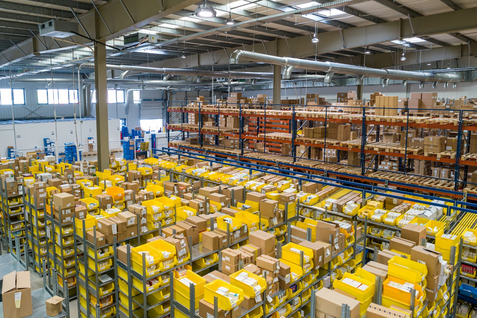 Multi-Supplier Strategy: When & How to Diversify Fragrance Sourcing